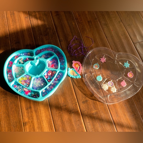 Disney Frozen Forever Friends Best Friends Jewelry Activity kit - Picture 6 of 9